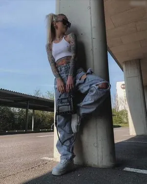 Carina_mthrfckr content