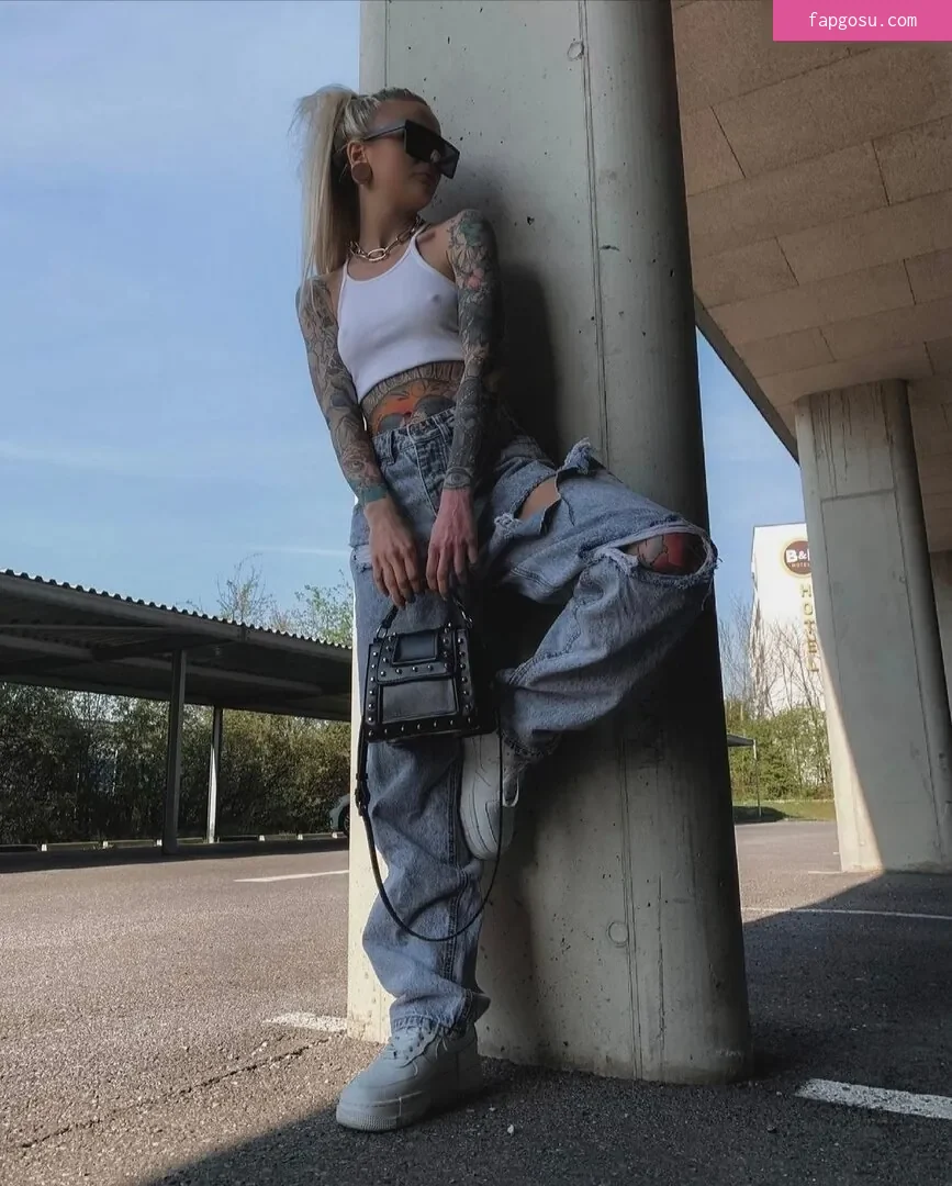 Carina_mthrfckr