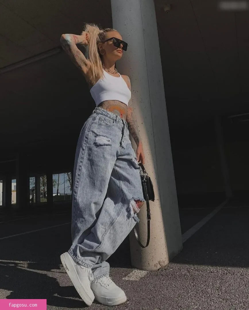Carina_mthrfckr