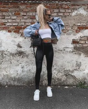 Carina_mthrfckr content