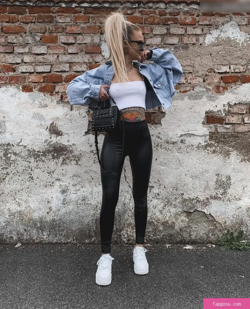 Carina_mthrfckr