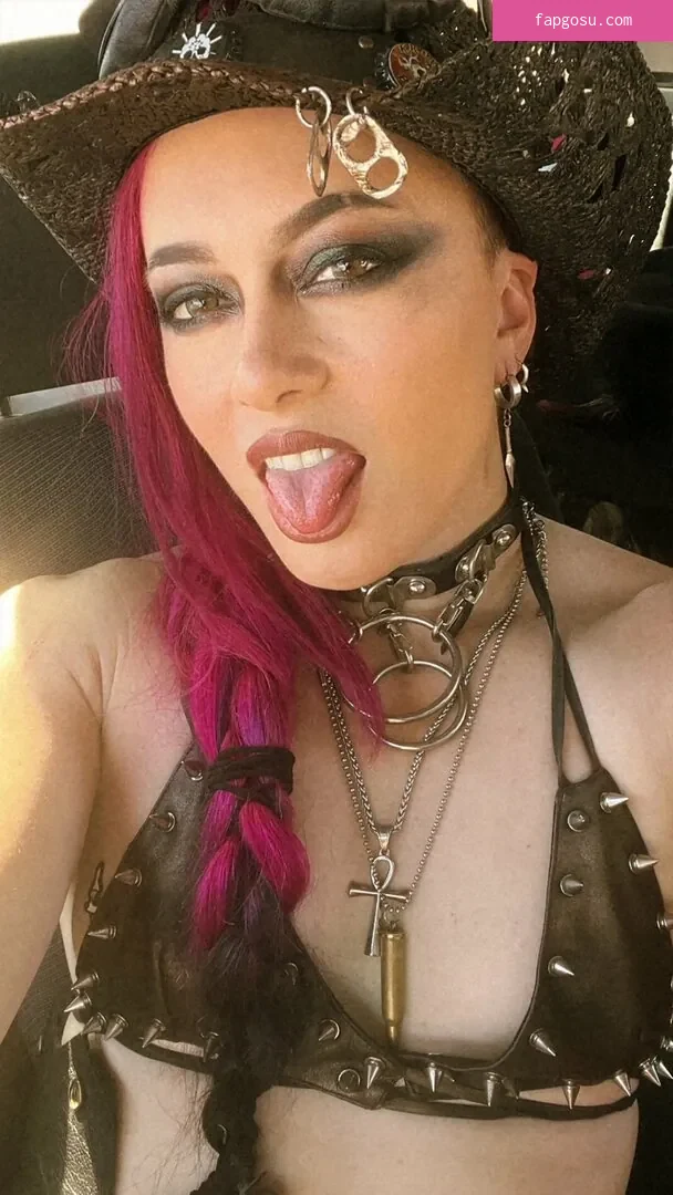 Claire Max