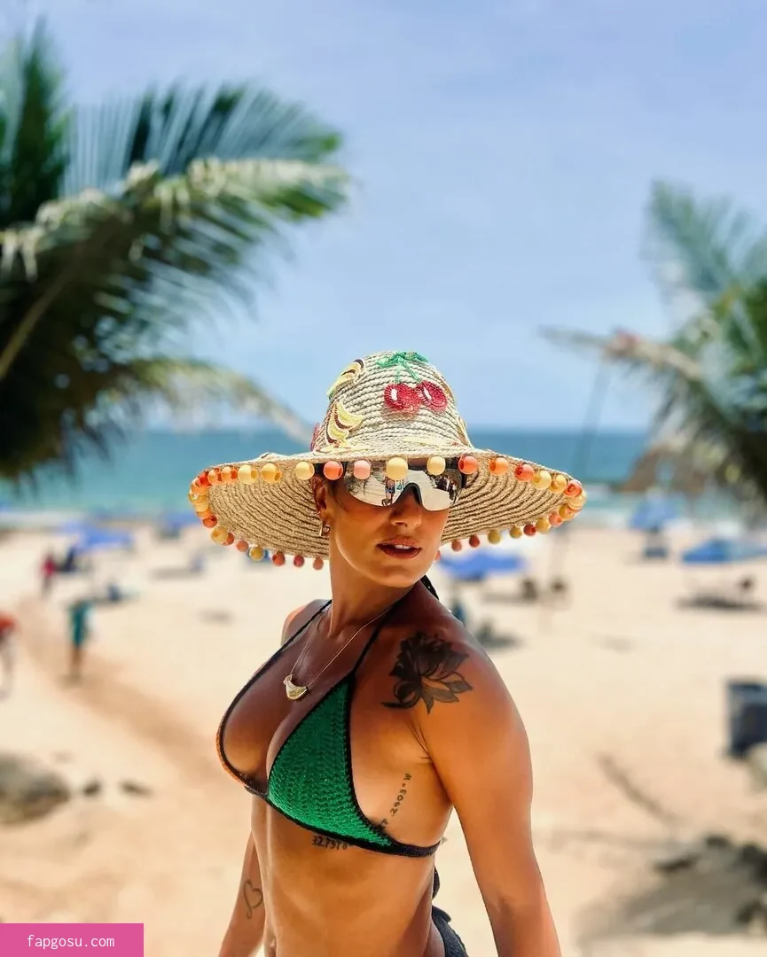 Carol Peixinho