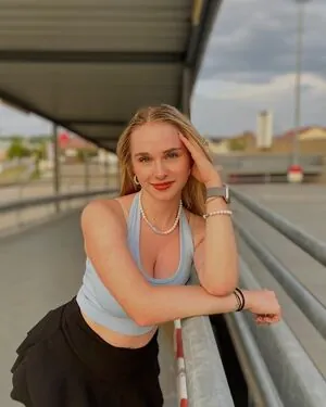 Chiara Pontius content