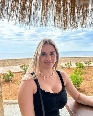 Chiara Pontius content