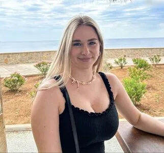 Chiara Pontius content