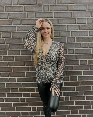 Chiara Pontius content