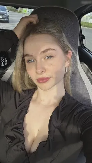 Chiara Pontius content