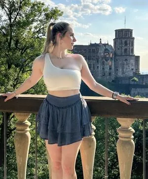 Chiara Pontius content