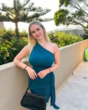 Chiara Pontius content