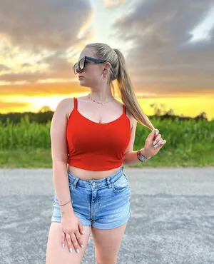 Chiara Pontius content
