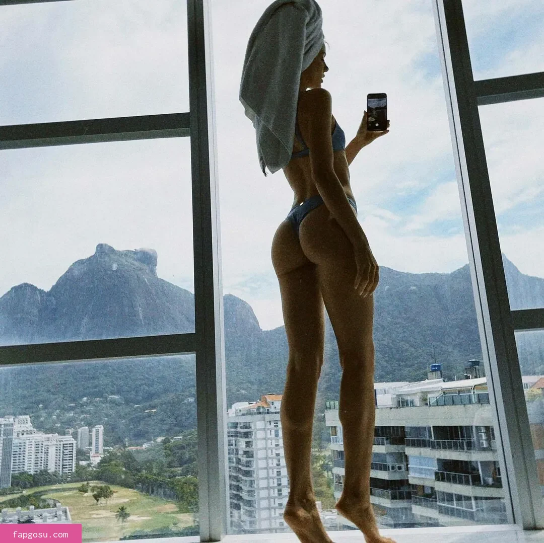 Camila Queiroz
