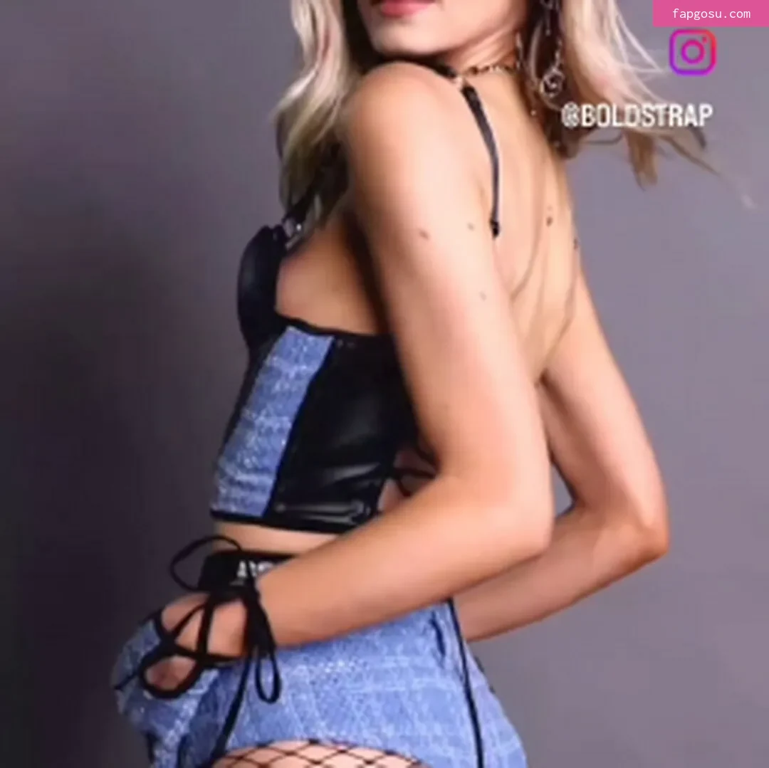 Camila Queiroz