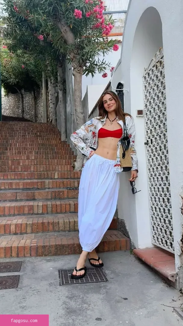 Camila Queiroz