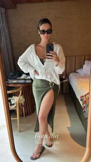 Camila Rodrigues content