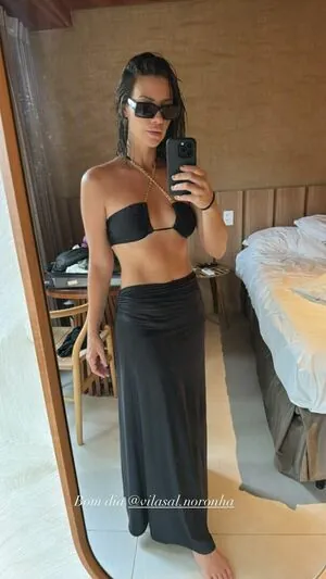 Camila Rodrigues content