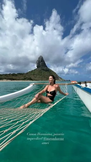 Camila Rodrigues content