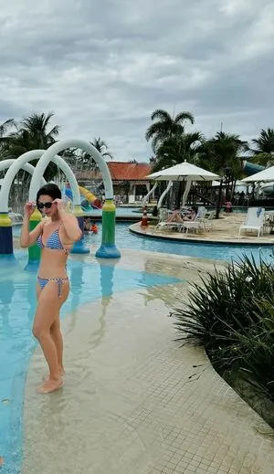 Camila Rodrigues content