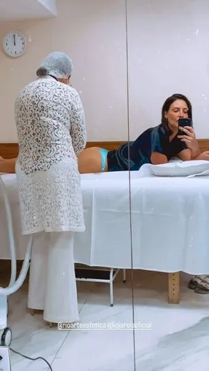 Camila Rodrigues content