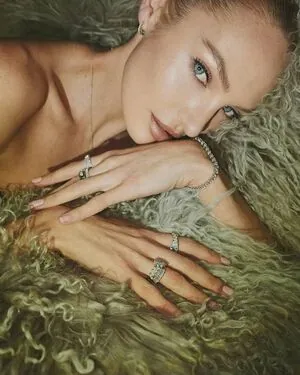 Candice Swanepoel content