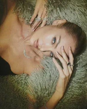 Candice Swanepoel content