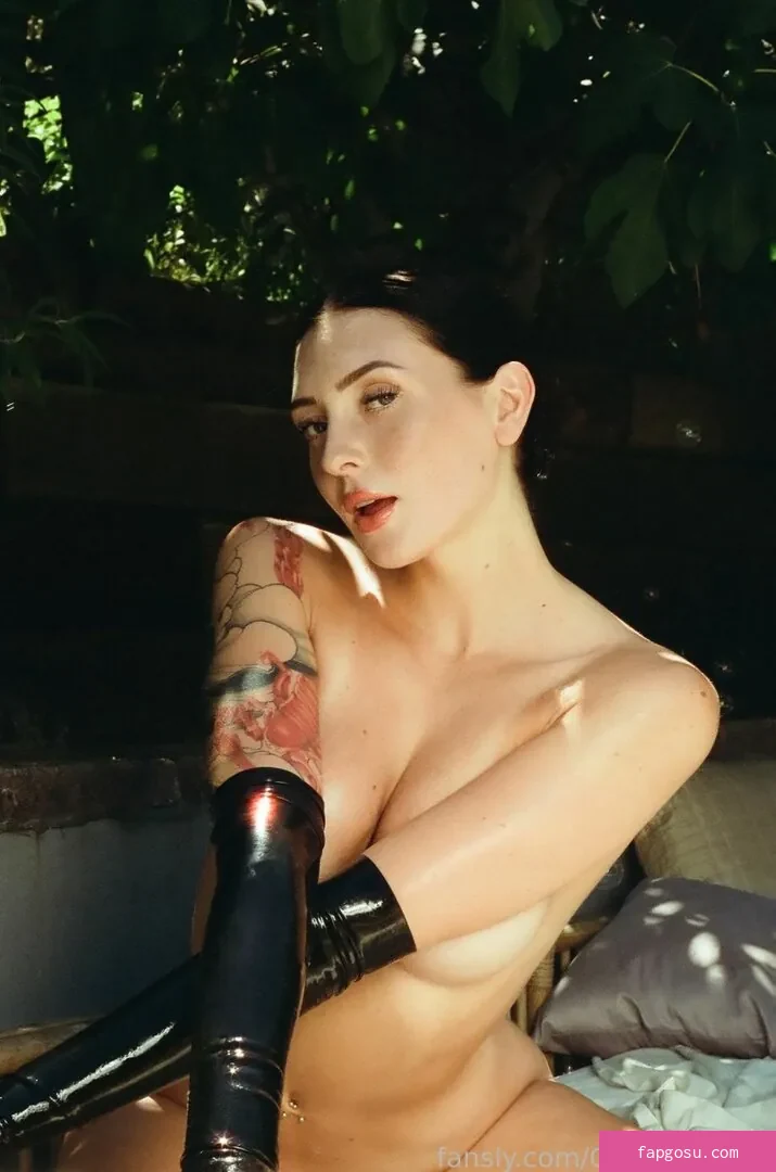 Charlotte Sins