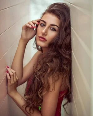 Chloe Veitch content