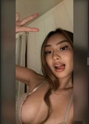 Daisy Chang content