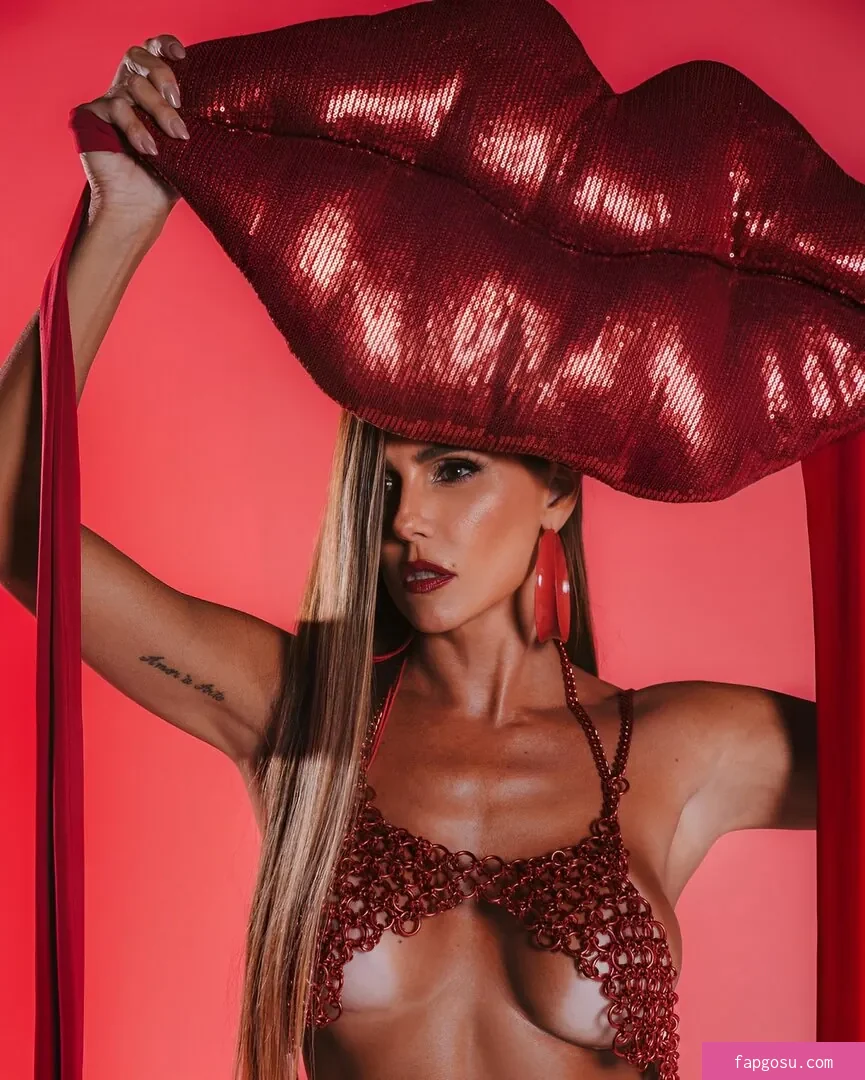 Deborah Secco