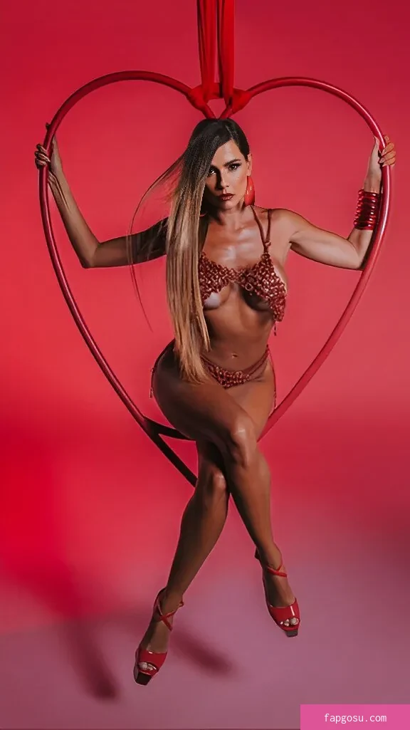 Deborah Secco