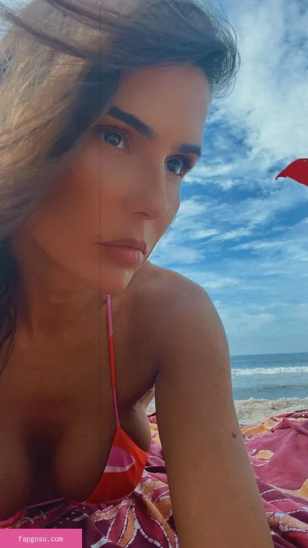 Deborah Secco