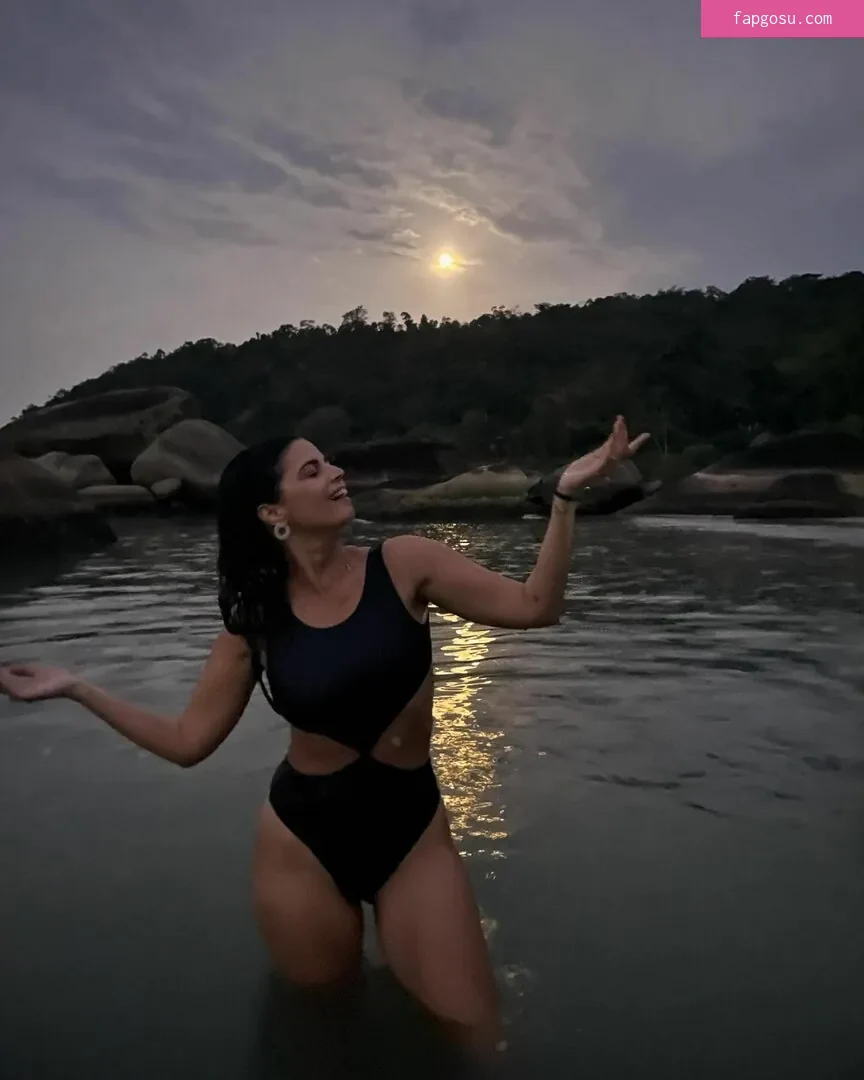 Emanuelle Araújo