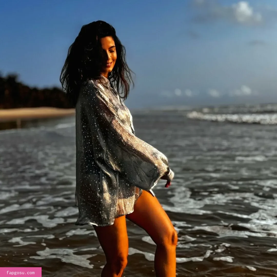 Emanuelle Araújo