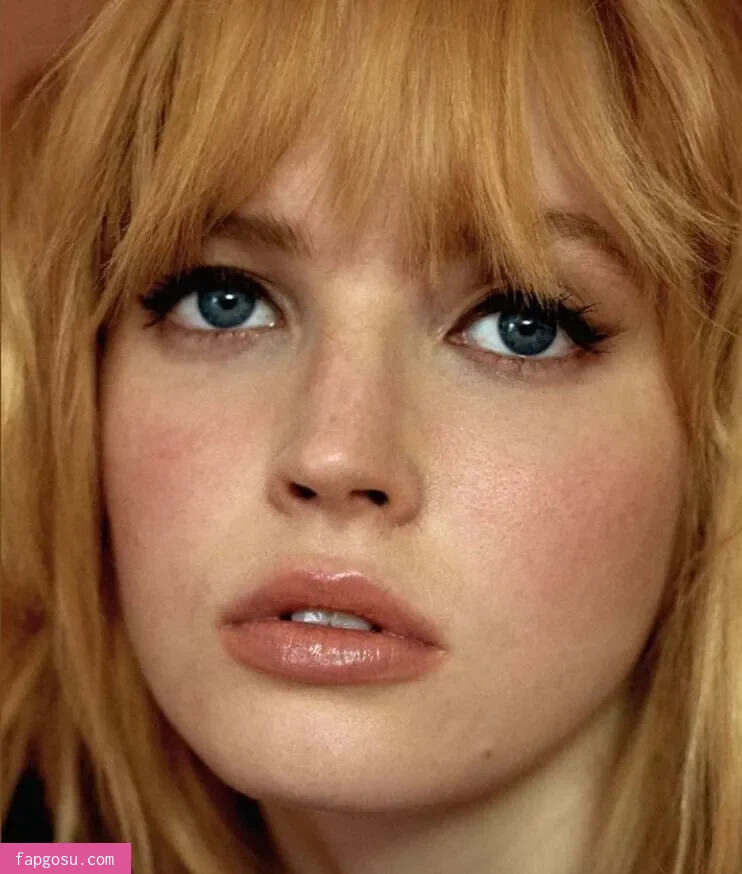 Ellie Bamber