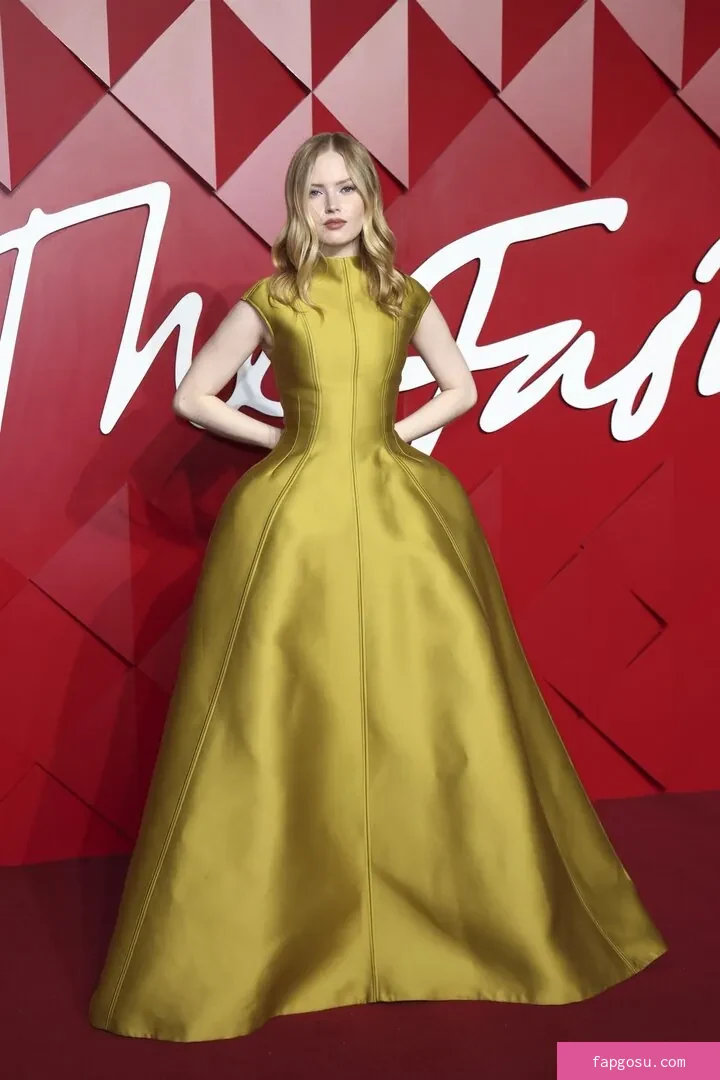 Ellie Bamber