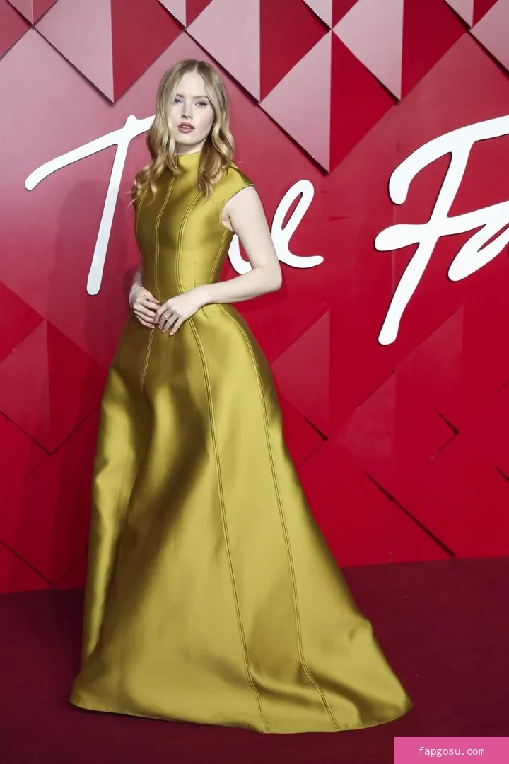 Ellie Bamber