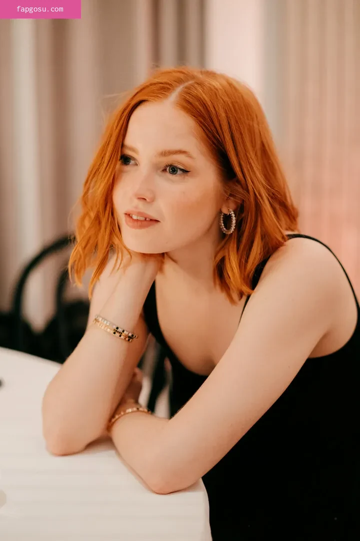 Ellie Bamber