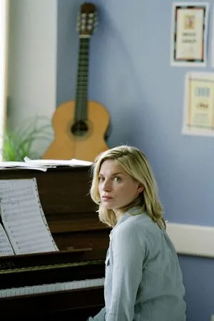 Eva Birthistle content