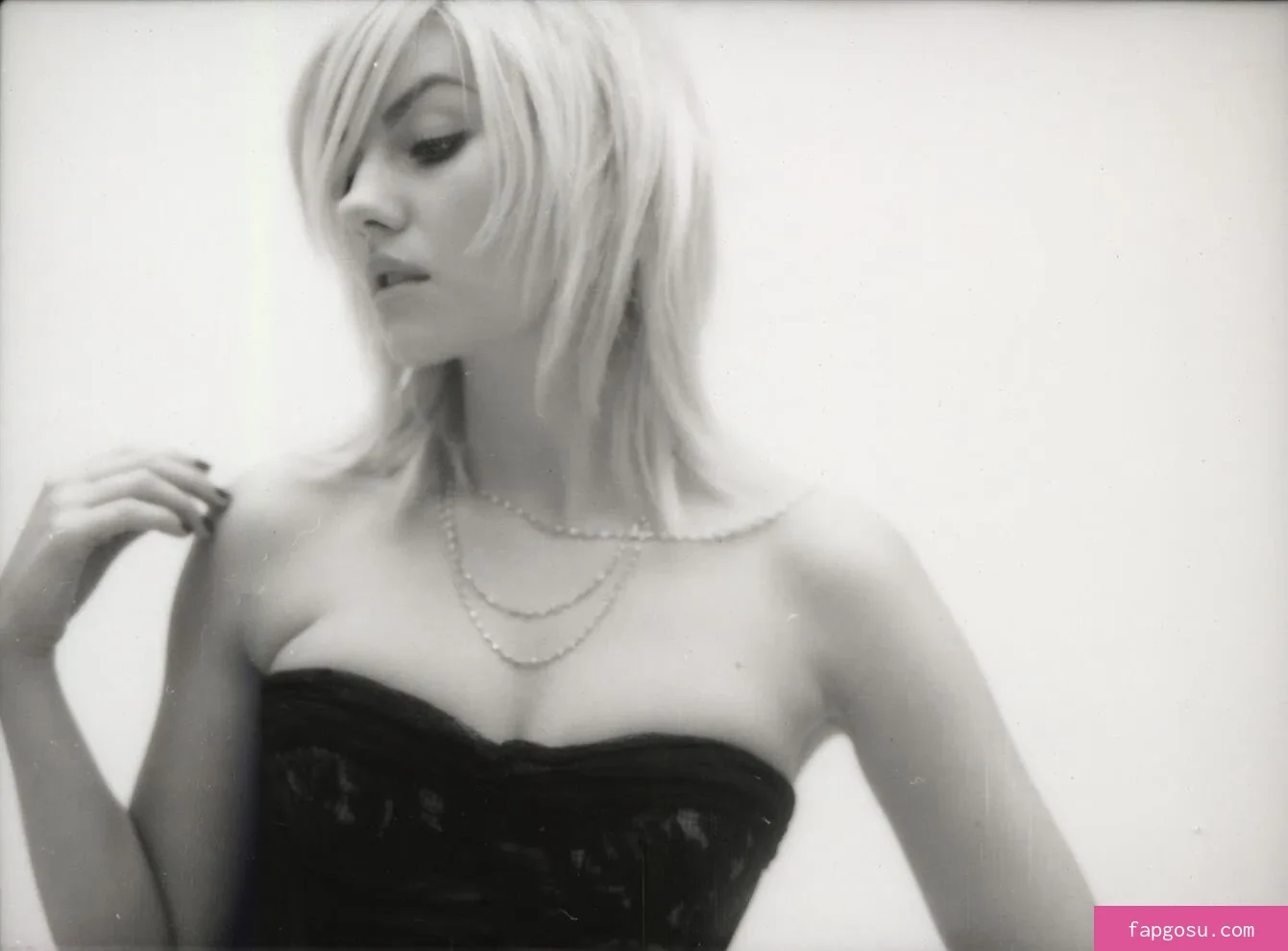 Elisha Cuthbert