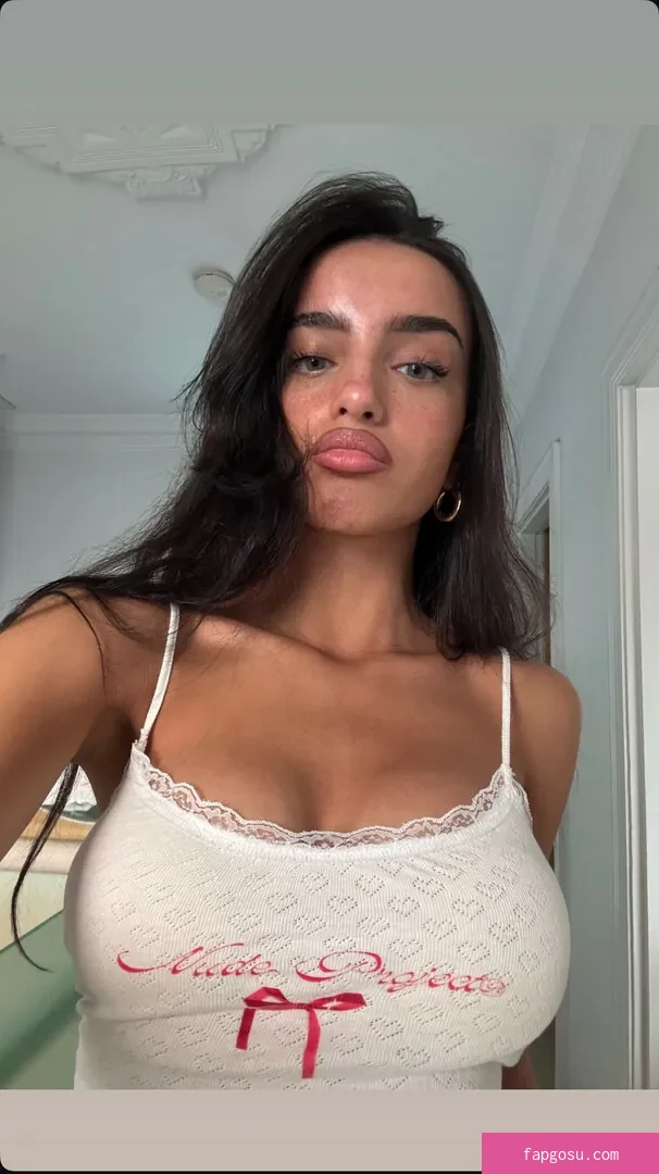 Ella Christo