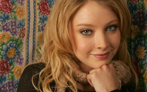 Elisabeth Harnois content