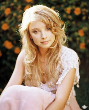 Elisabeth Harnois content