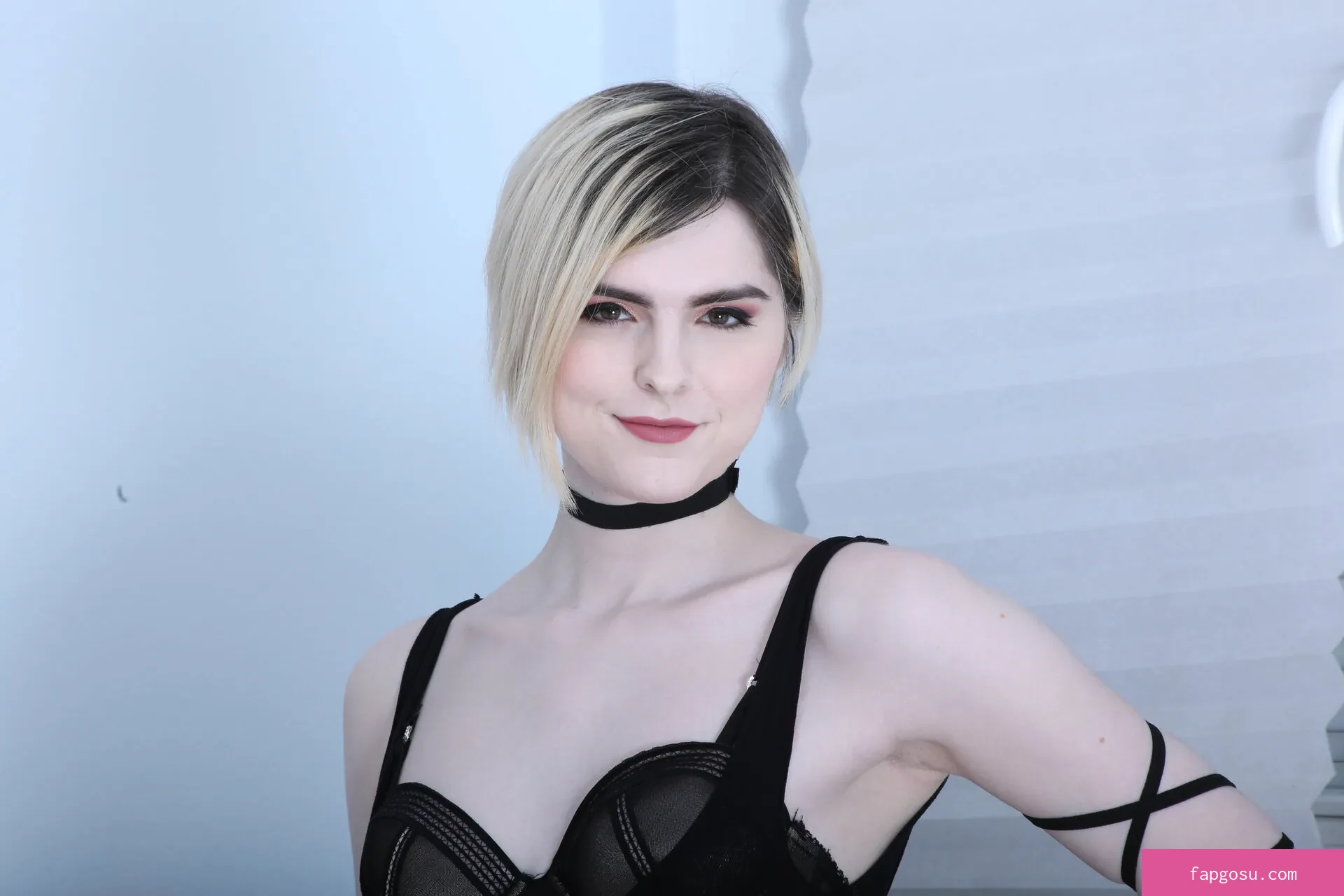 Ella Hollywood