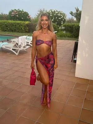 Elle Hill content