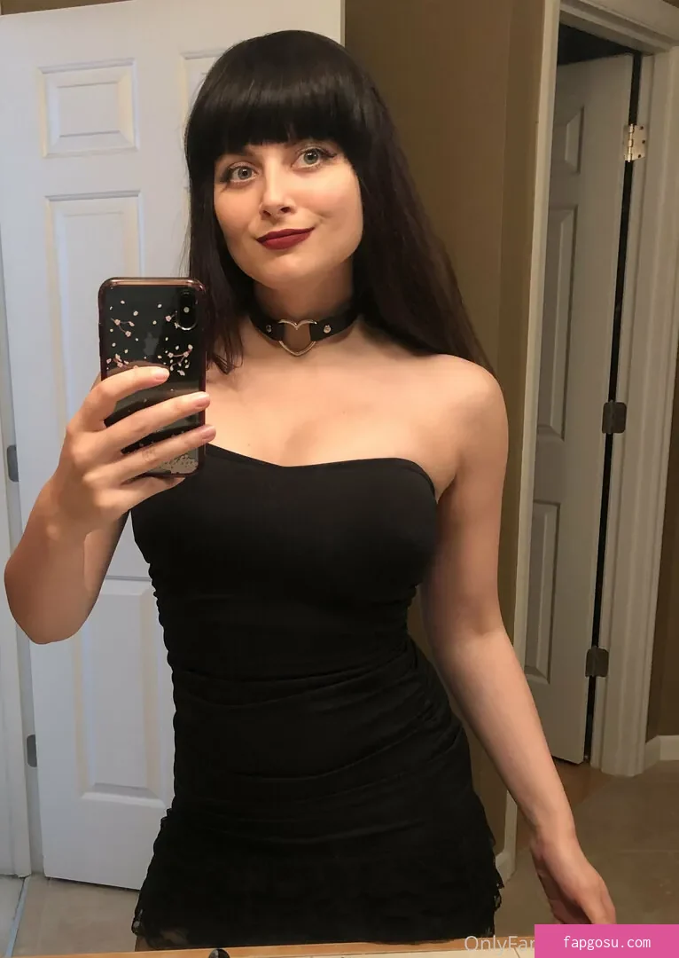 Ellie Idol