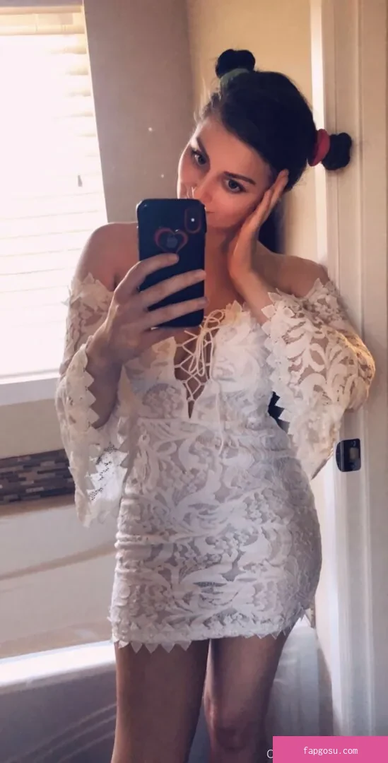 Ellie Idol