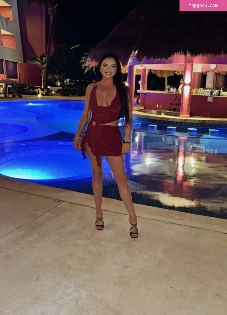 Elizabeth Jade