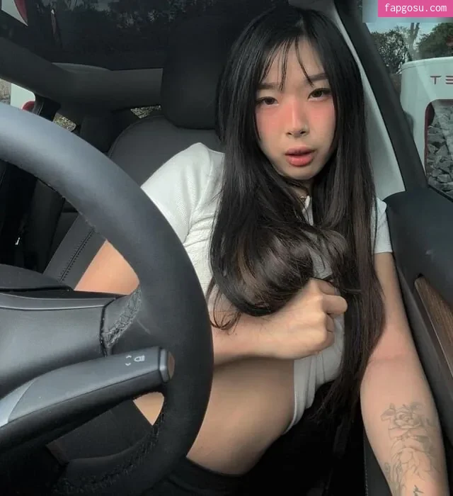 Elle Lee