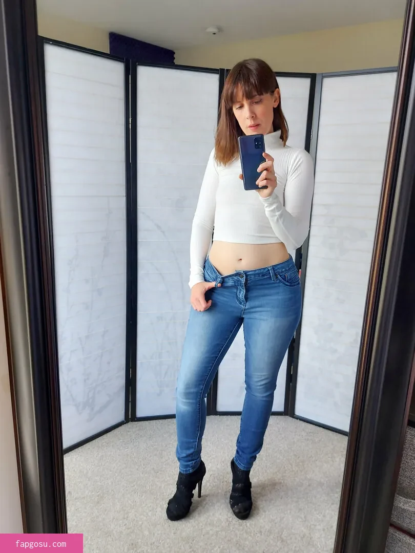 Ellynaomi