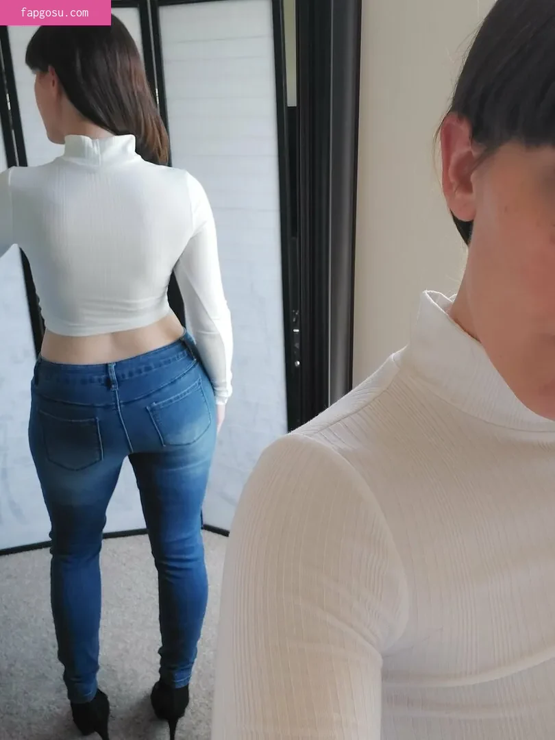 Ellynaomi